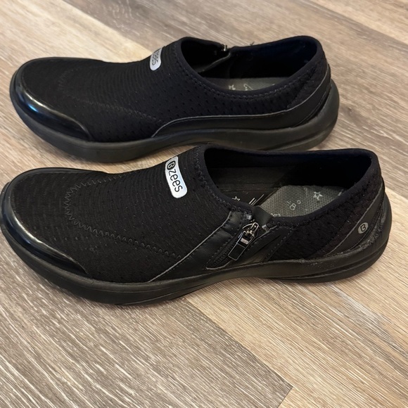 Bzees Lifetime Slip On Comfort Sneakers Shoes Black Breathable Lightweight Sz 8 - Picture 4 of 8